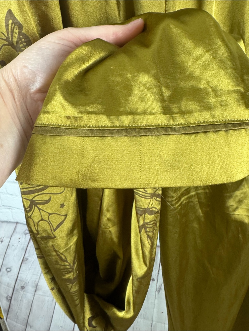 Official Taylor Swift Fearless (Taylor's Version) Gold Satin Pajama Set XL - Picture 11 of 13
